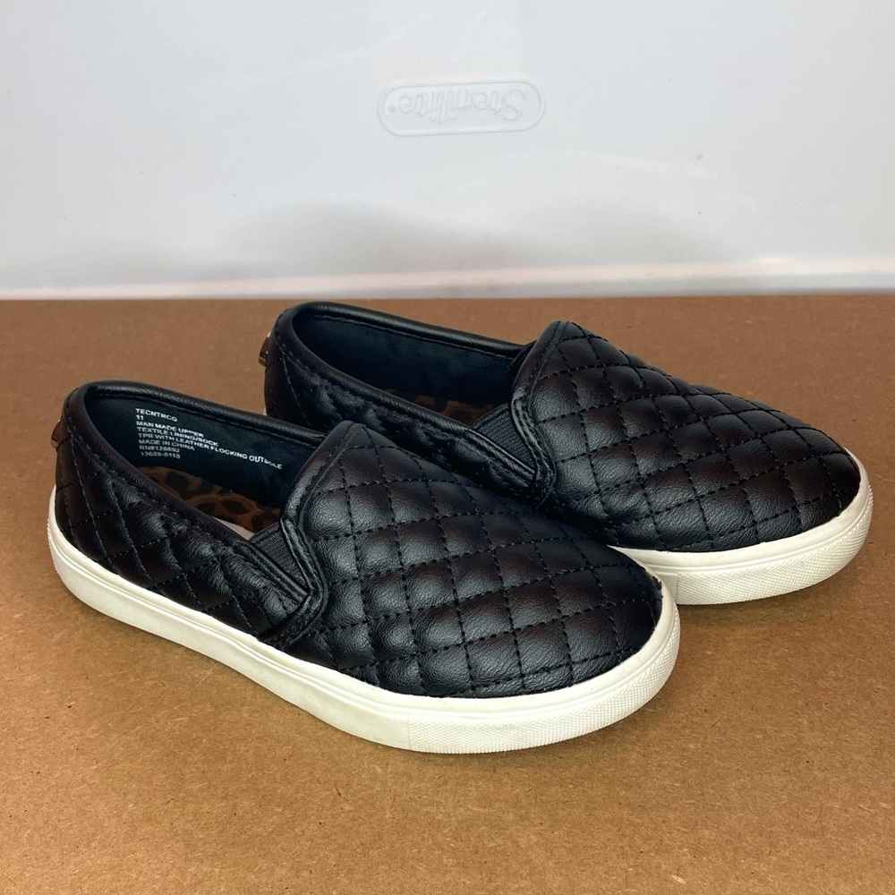 Steve Madden quilted black leather slippers